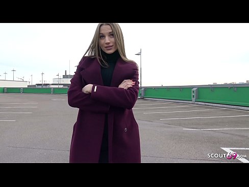❤️ ドイツ人スカウトマンは、夢のようにスティール、駐車場のテルテル、お金のためのセクシーに触れることです。 ❤❌ ジャストポルノ ❌️❤
